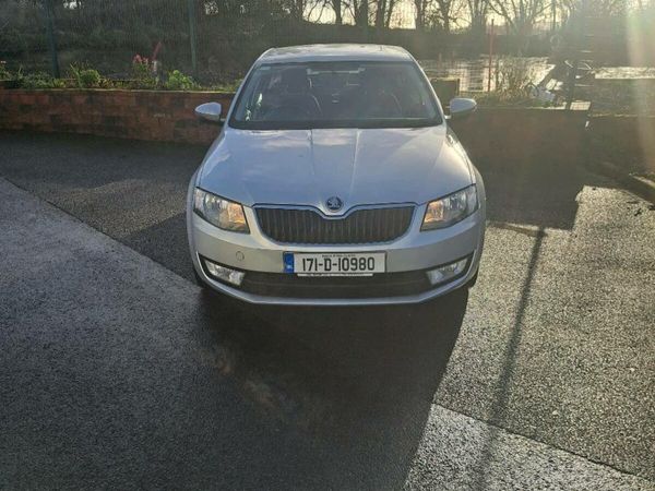 Skoda Octavia Saloon, Diesel, 2017, Grey