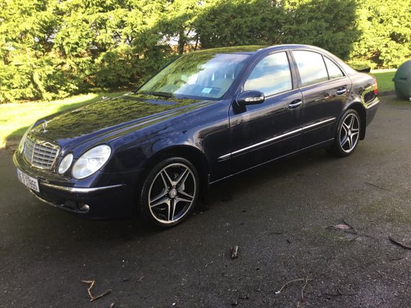 Mercedes-Benz E-Class Saloon, Petrol, 2005, Blue