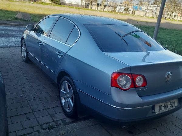 Volkswagen Passat Saloon, Diesel, 2010, Grey
