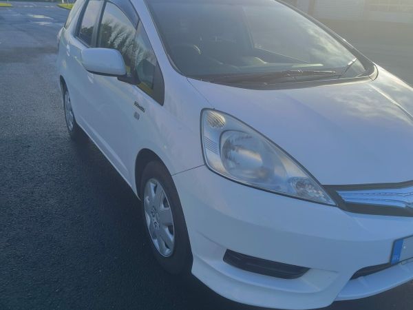 Honda Shuttle Estate, Petrol Hybrid, 2013, White