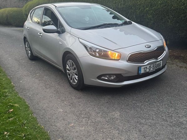 Kia Ceed Hatchback, Petrol, 2012, Silver