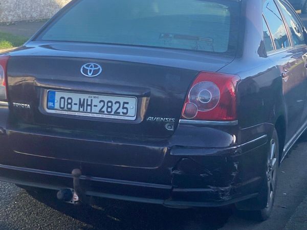 Toyota Avensis Saloon, Petrol, 2008, Red