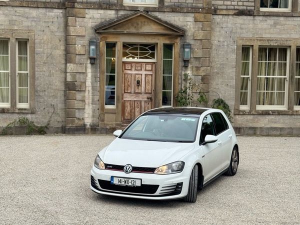 Volkswagen Golf Estate, Petrol, 2014, White