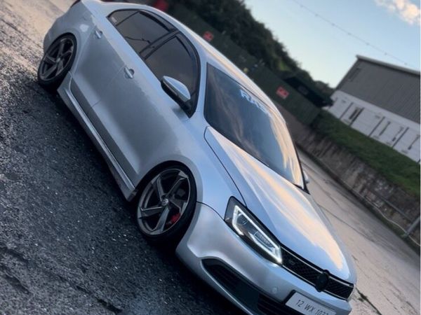 Volkswagen Jetta Saloon, Diesel, 2012, Silver