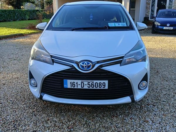 Toyota Yaris Hatchback, Petrol Hybrid, 2016, White