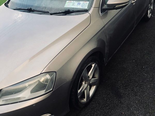 Volkswagen Passat Saloon, Diesel, 2011, Bronze