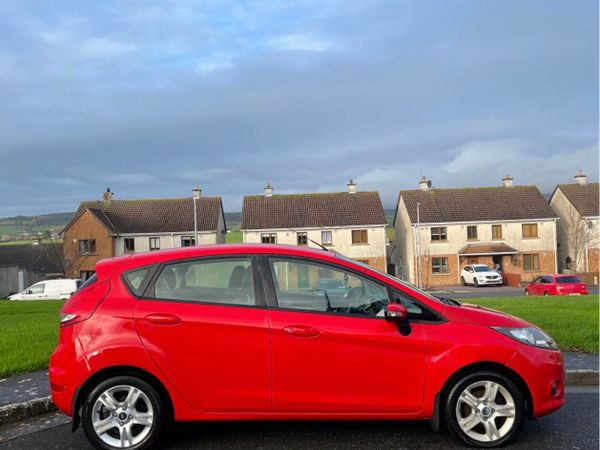 Ford Fiesta Hatchback, Petrol, 2009, Red