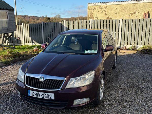 Skoda Octavia Hatchback, Diesel, 2012, Purple