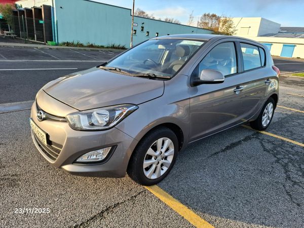 Hyundai i20 Hatchback, Petrol, 2013, Grey