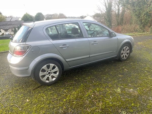 Opel Astra Hatchback, Petrol, 2008, Silver