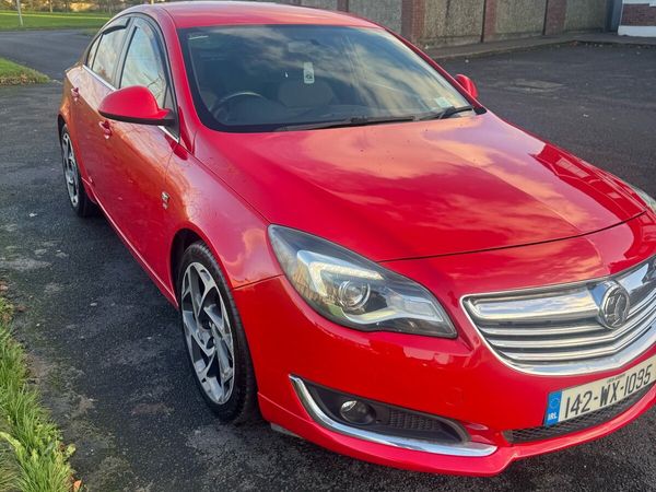 Vauxhall Insignia Hatchback, Diesel, 2014, Red