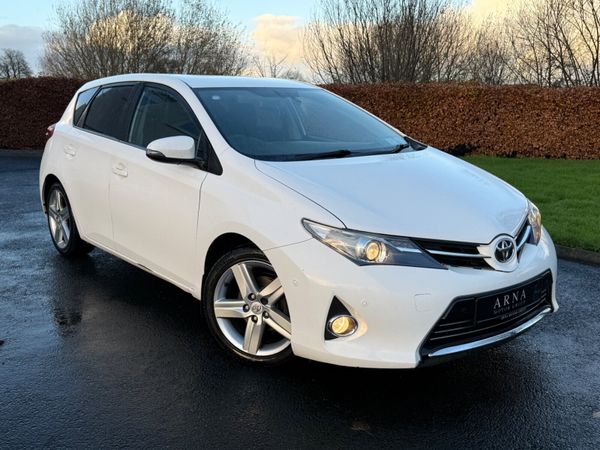Toyota Auris Hatchback, Diesel, 2015, White