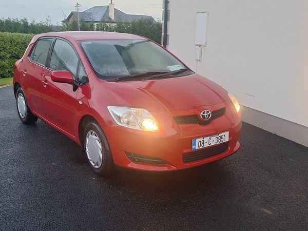 Toyota Auris Hatchback, Petrol, 2008, Red