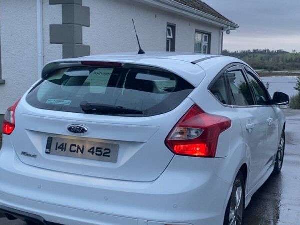 Ford Focus Hatchback, Diesel, 2014, White