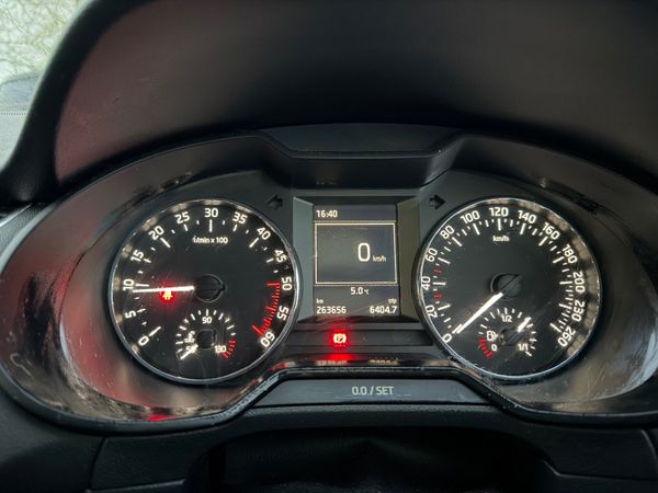 Skoda Octavia Saloon, Diesel, 2014, Silver