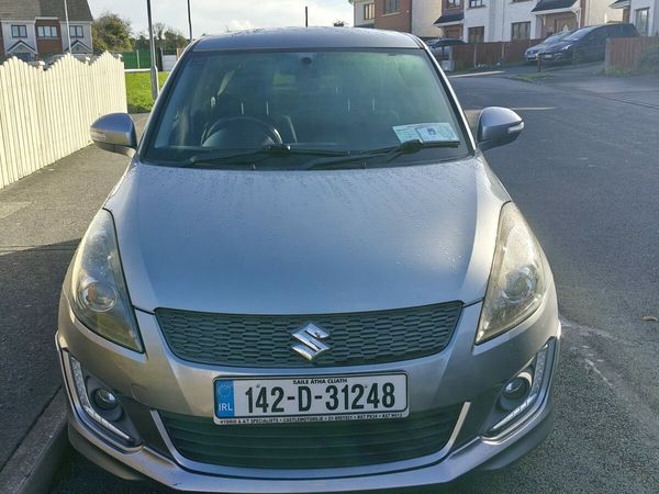 Suzuki Swift Hatchback, Petrol, 2014, Silver