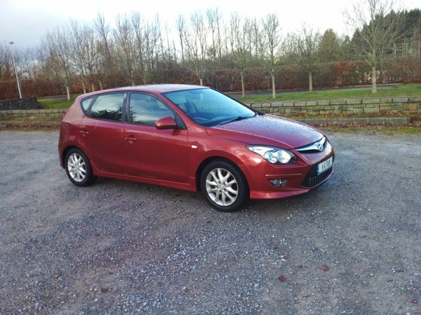 Hyundai i30 Hatchback, Diesel, 2011, Red