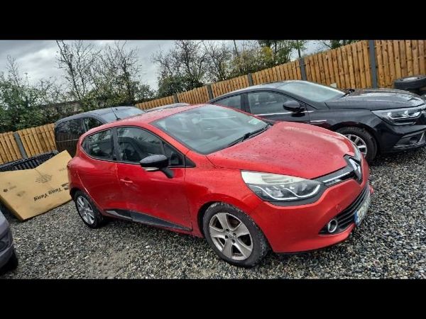 Renault Clio Hatchback, Petrol, 2014, Red