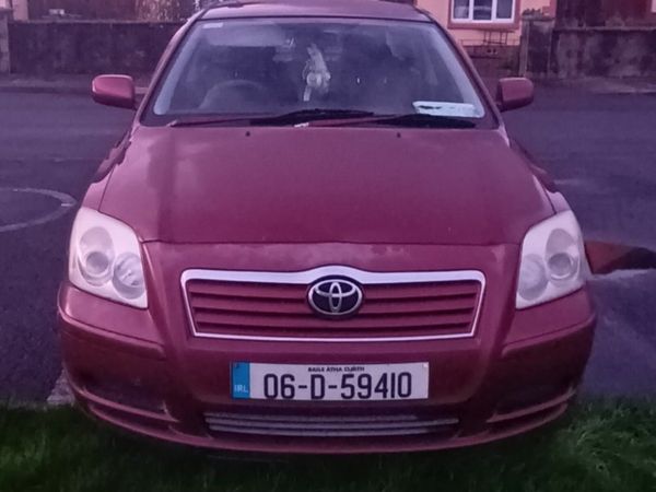 Toyota Avensis Saloon, Petrol, 2006, Red