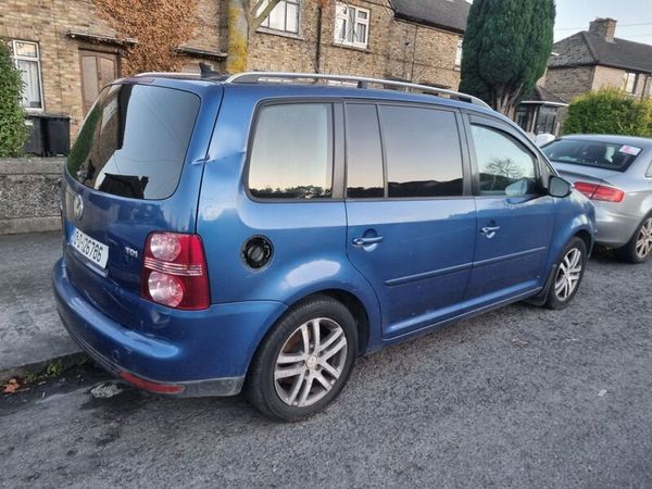 Volkswagen Touran MPV, Diesel, 2010, Blue