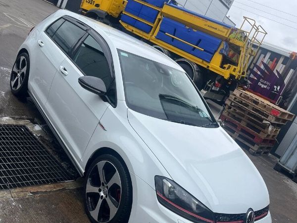 Volkswagen Golf Hatchback, Petrol, 2014, White