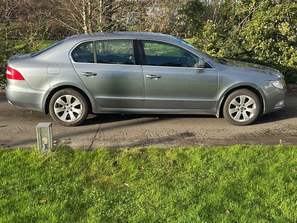Skoda Superb Saloon, Diesel, 2010, Grey