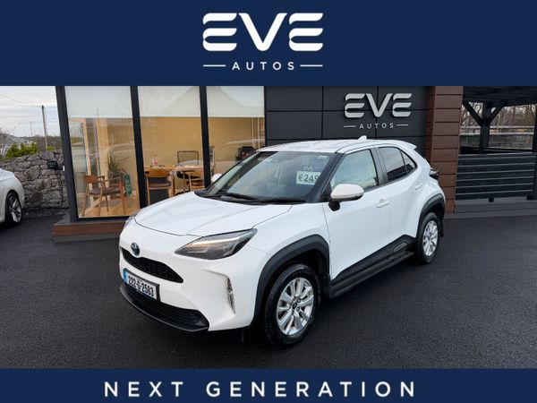 Toyota Yaris Cross Hatchback, Petrol Hybrid, 2022, White