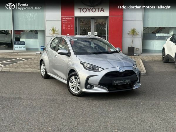 Toyota Yaris Hatchback, Petrol Hybrid, 2025, Silver