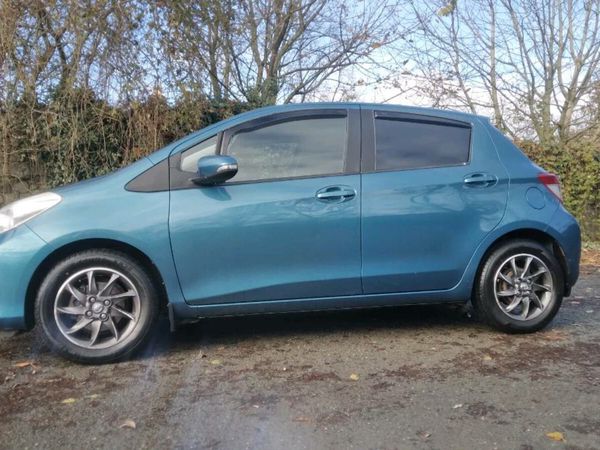 Toyota Yaris Hatchback, Petrol, 2014, Blue