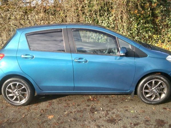 Toyota Yaris Hatchback, Petrol, 2014, Blue