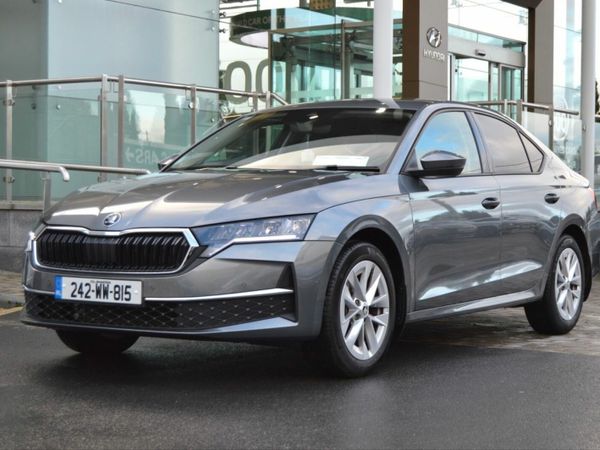 Skoda Octavia Saloon, Petrol, 2024, Grey