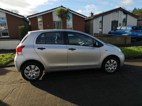 Toyota Yaris Hatchback, Petrol, 2010, Silver