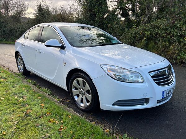 Vauxhall Insignia Saloon, Diesel, 2011, White