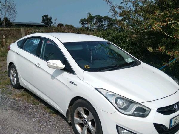 Hyundai i40 Saloon, Diesel, 2012, White