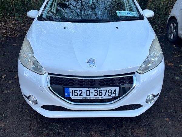 Peugeot 208 Hatchback, Petrol, 2015, White