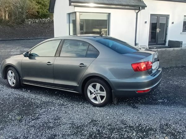 Volkswagen Jetta Saloon, Diesel, 2014, Grey