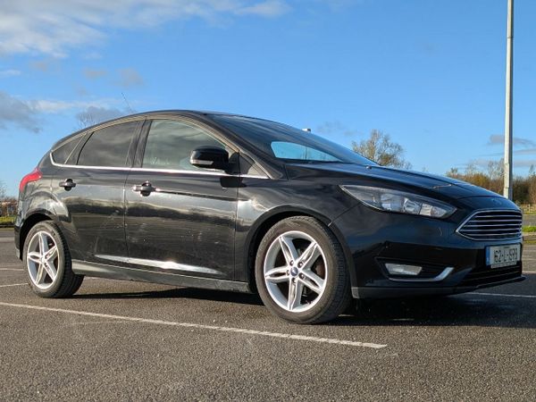 Ford Focus Hatchback, Petrol, 2016, Black