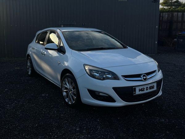 Opel Astra Hatchback, Diesel, 2014, White
