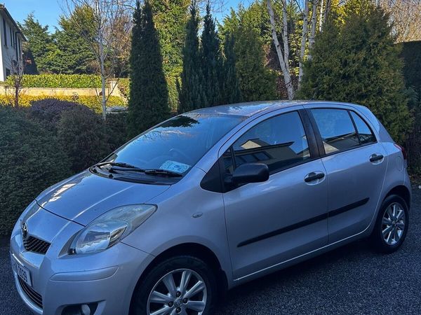 Toyota Yaris Hatchback, Petrol, 2011, Silver