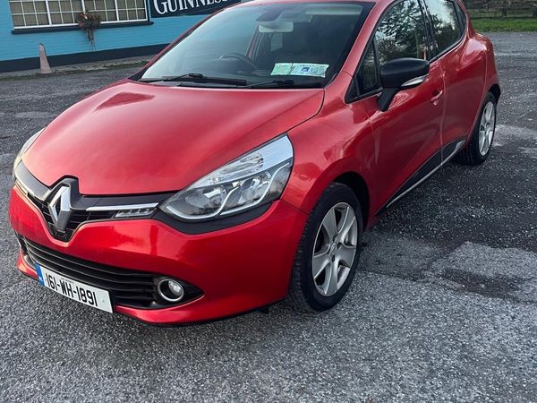 Renault Clio Hatchback, Petrol, 2016, Red