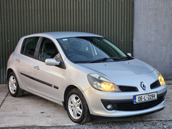 Renault Clio Hatchback, Petrol, 2006, Silver