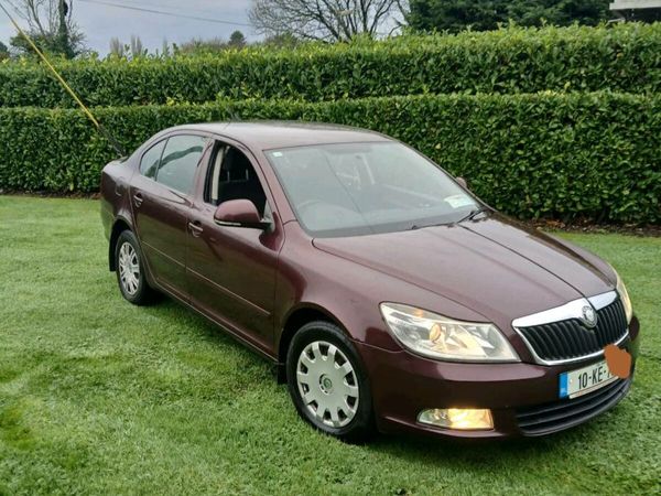 Skoda Octavia Hatchback, Diesel, 2010, Red