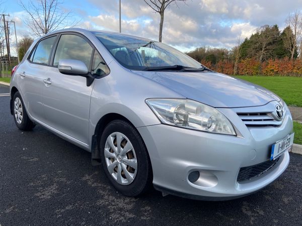 Toyota Auris Hatchback, Diesel, 2011, Silver