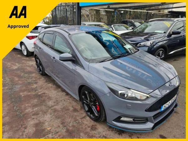 Ford Focus Hatchback, Diesel, 2015, Grey