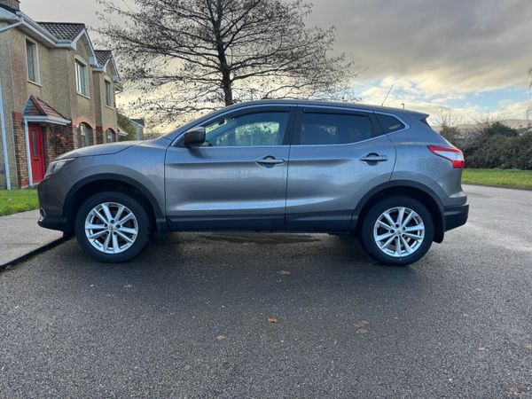 Nissan Qashqai Hatchback, Diesel, 2015, Grey