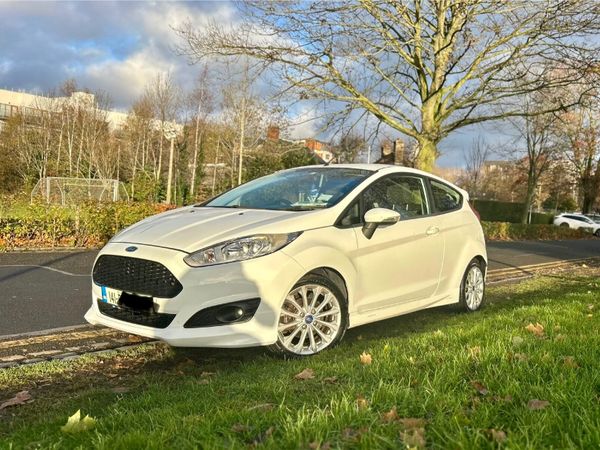 Ford Fiesta Hatchback, Petrol, 2014, White
