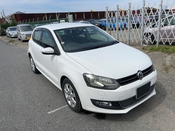Volkswagen Polo Hatchback, Petrol, 2012, White