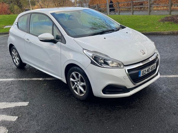 Peugeot 208 Hatchback, Petrol, 2016, White