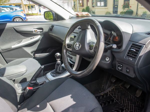 Toyota Corolla Saloon, Diesel, 2012, Grey