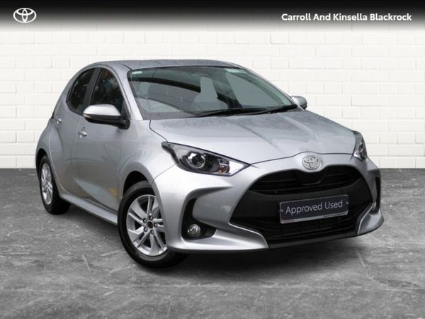 Toyota Yaris Hatchback, Petrol Hybrid, 2025, Silver